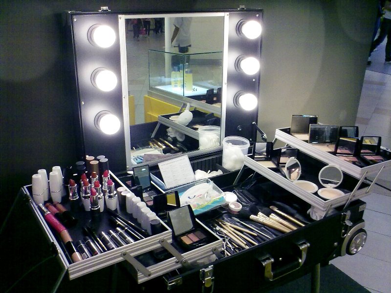 MAKE UP STATION