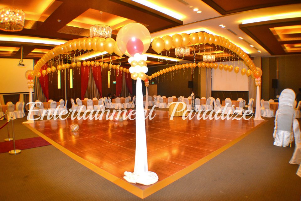 DANCE FLOOR BALLOON ARCH