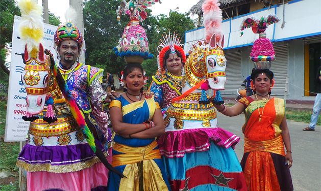 Horse Poi Kaal Kuthirai Dance