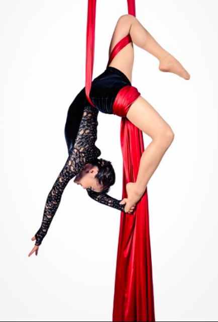 AERIAL SILKS ACROBATICS